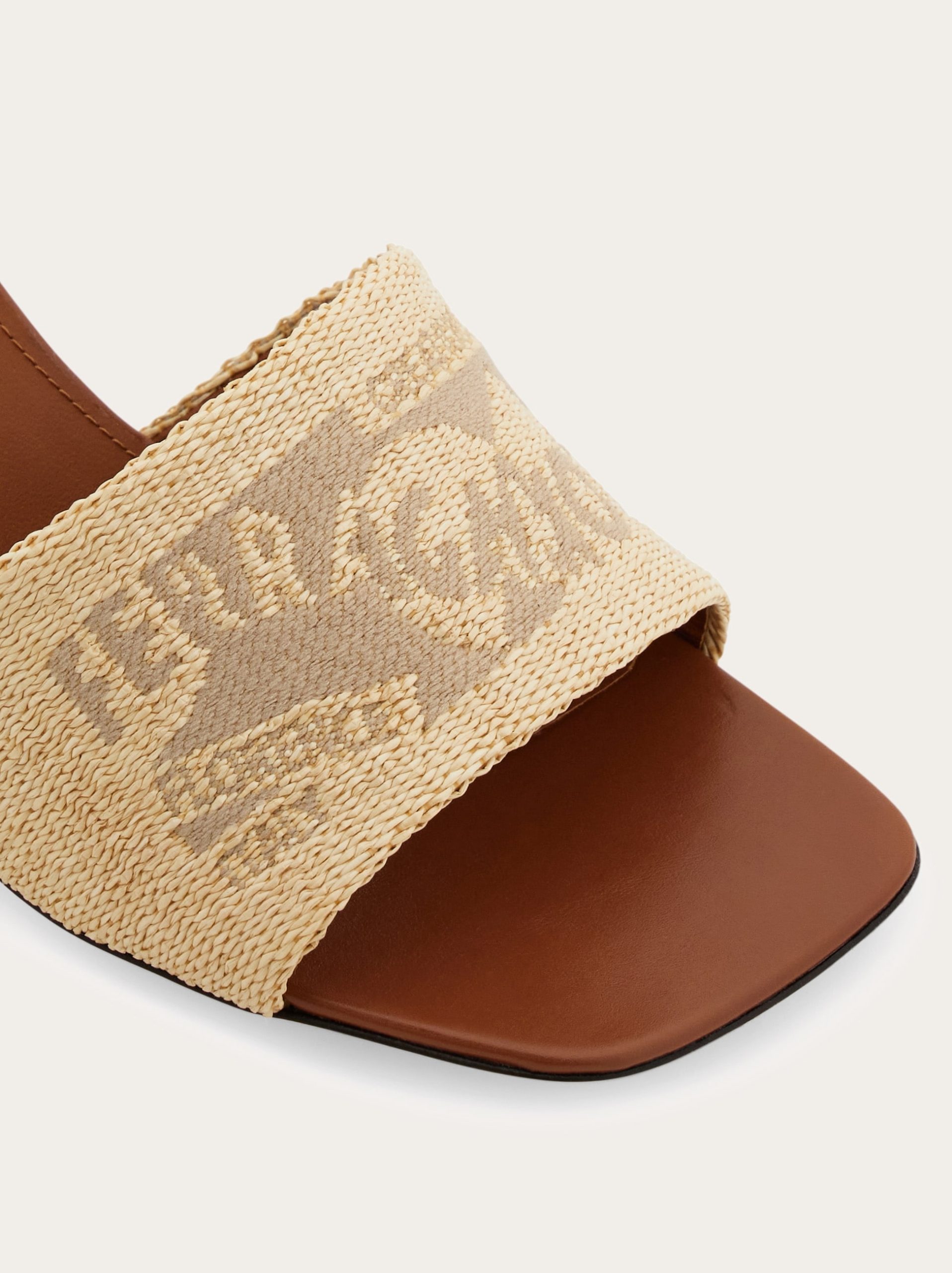 Ferragamo Venna logo slide - Image 2